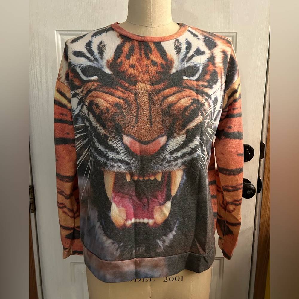 Forever 21 lightweight women’s sweatshirt